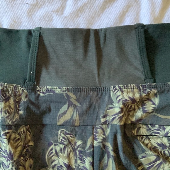 ATHLETA Trekkie North floral print shorts mid rise hiking athletic fabric green - Picture 10 of 13
